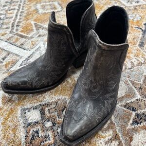 Ariat Dixon Black Western Ankle Boots